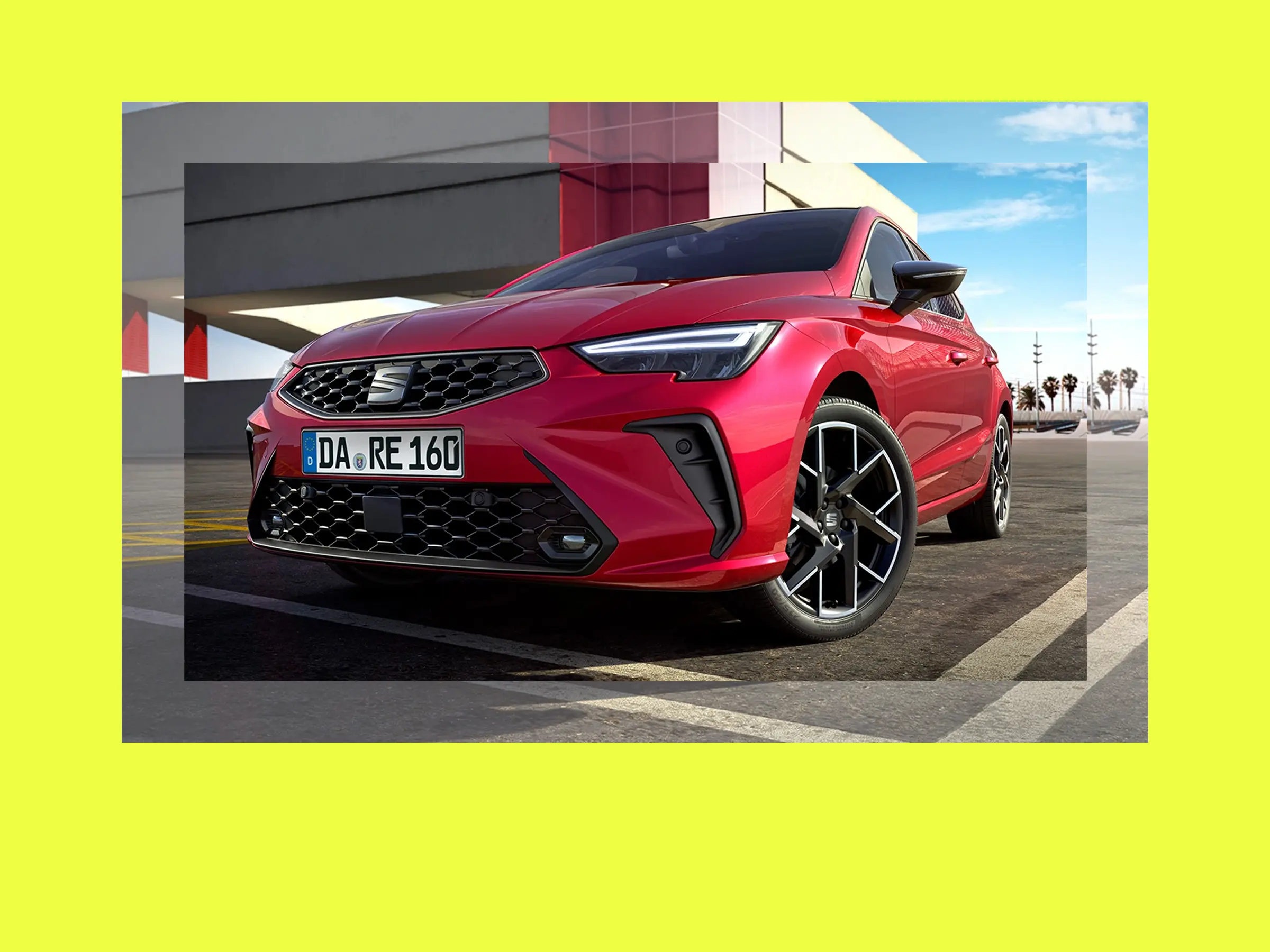 SEAT Ibiza schräg von vorn mit markantem Kühlergrill und LED-Leuchten